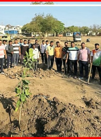 सांगोला पोलिसांनी केला पर्यावरण रक्षणाचा संकल्प, विविध झाडांची केली लागवड