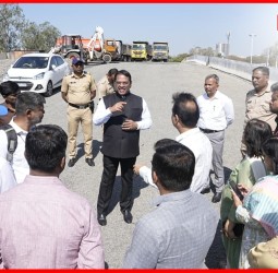 रक्षक चौकातील उड्‌डाणपुलामध्ये आढळल्या त्रुटी, दुरुस्ती करण्याचे खासदार श्रीरंग बारणे यांचे निर्देश