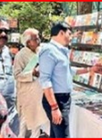 पिंपळे सौदागरमध्ये 'पुस्तके आपल्या दारी' उपक्रमाला मोठा प्रतिसाद