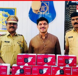 महापौर रवी लांडगे यांच्याकडून भोसरी पोलिस स्टेशनला २० सीसीटीव्ही कॅमेरे भेट