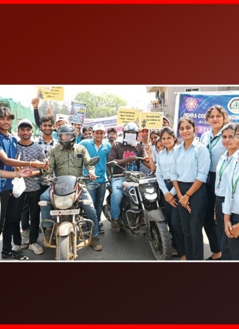 महाविद्यालयीन विद्यार्थ्यांनी केली परंदवाडी गावात रस्ते सुरक्षा जनजागृती