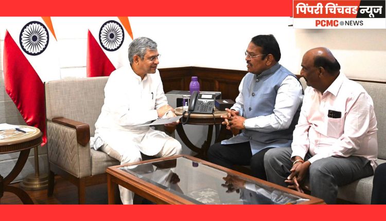 पुणे-लोणावळा लोहमार्गावरील तिसऱ्या आणि चौथ्या ट्रॅकला गती द्यावी