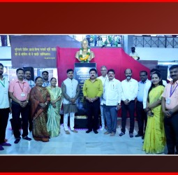 महाराष्ट्राचे पहिले मुख्यमंत्री यशवंतराव चव्हाण यांच्या जयंतीनिमित्त महापालिकेच्या वतीने अभिवादन