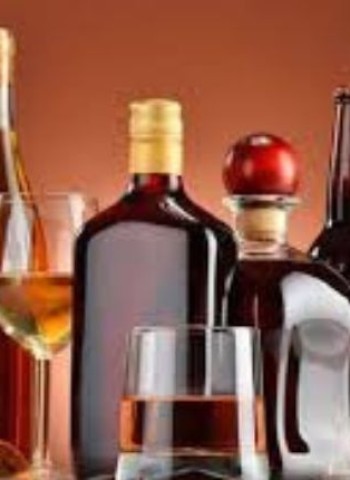 हातभट्टीची दारु बाळगल्याप्रकरणी युवतीवर गुन्हा