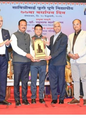 पीसीसीओईआर महाविद्यालयाला सर्वोत्कृष्ट महाविद्यालय पुरस्कार प्रदान