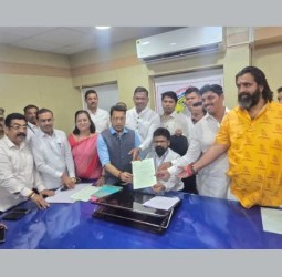 महापौर पदासाठी रवी लांडगे व उपमहापौर पदासाठी शर्मिला बाबर यांचा उमेदवारी अर्ज दाखल