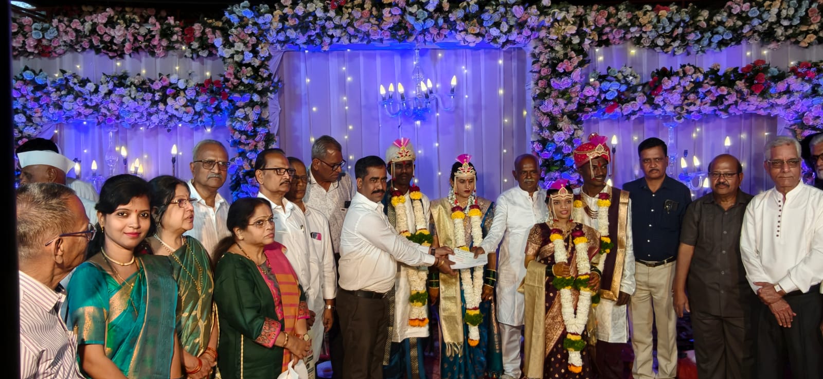 निराधार अंध मुलींच्या विवाह सोहळ्यात वुई टुगेदर फाउंडेशनची 'आहेर'रुपी मदत