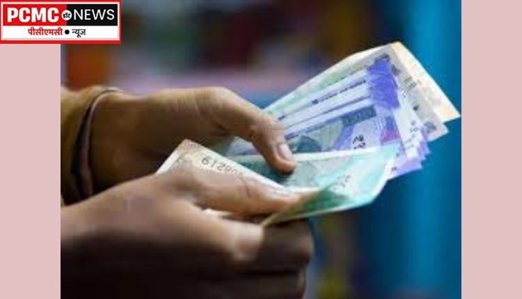 बळजबरीने युवकाचे ८ हजार रुपये लंपास