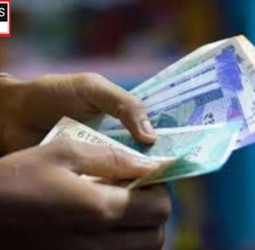 बळजबरीने युवकाचे ८ हजार रुपये लंपास