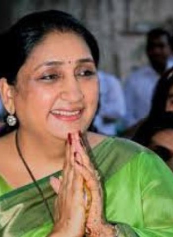 सुनेत्रा पवार यांच्याकडे पुणे आणि बीड जिल्ह्याच्या पालकमंत्रीपदाची जबाबदारी