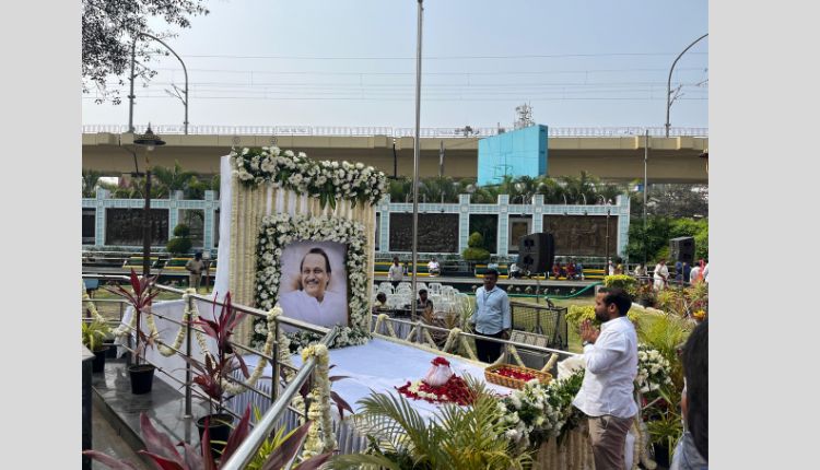 अजितदादांच्या अस्थिकलशाचे शहरवासियांनी घेतले दर्शन