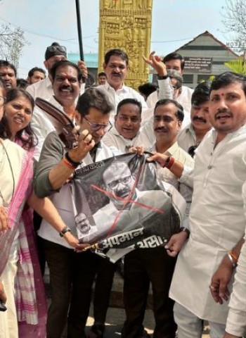 हर्षवर्धन सपकाळ यांच्या वक्तव्याच्या निषेधार्थ  शहर भाजपकडून 'जोडे मारो' आंदोलन