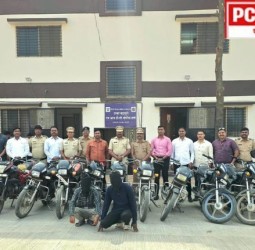 वाहनचोरी करणारे दोन सराईत गुन्हेगार गजाआड, १३ मोटारसायकल जप्त
