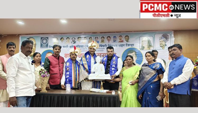 नगरसेवक झाल्याबद्दल कुणाल वाव्हळकर व धर्मपाल तंतरपाळे यांचा 'आरपीआय'तर्फे सन्मान