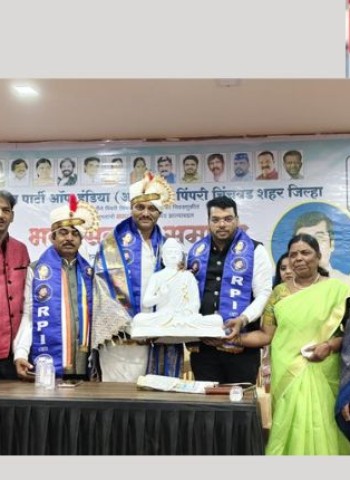 नगरसेवक झाल्याबद्दल कुणाल वाव्हळकर व धर्मपाल तंतरपाळे यांचा 'आरपीआय'तर्फे सन्मान